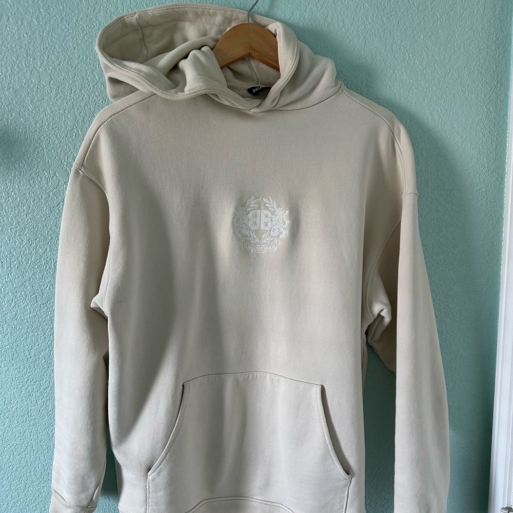 Balenciaga sweeter hoodie embroidered glow logo!